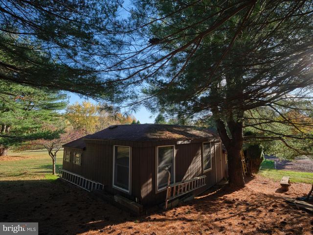 3054 COMFORT RD, New Hope, PA 18938