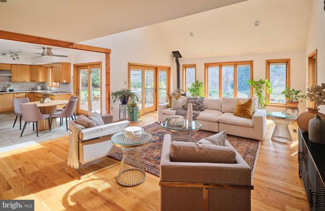 3054 COMFORT RD, New Hope, PA 18938