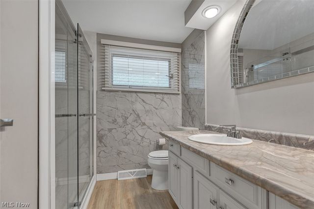 26 Brune Drive, Bedford, OH 44146