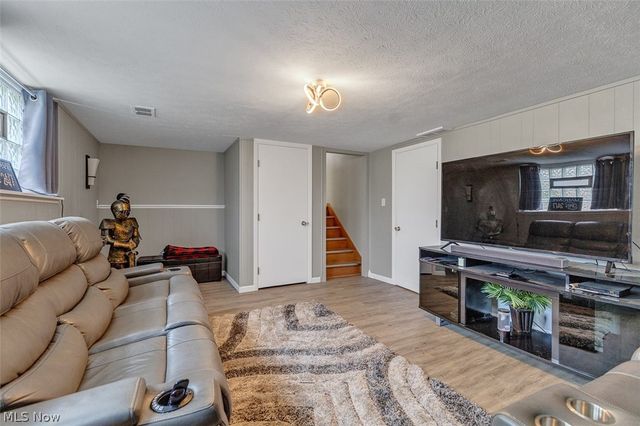 26 Brune Drive, Bedford, OH 44146