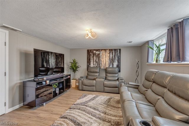 26 Brune Drive, Bedford, OH 44146