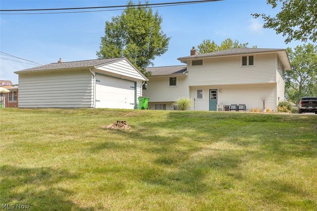 26 Brune Drive, Bedford, OH 44146