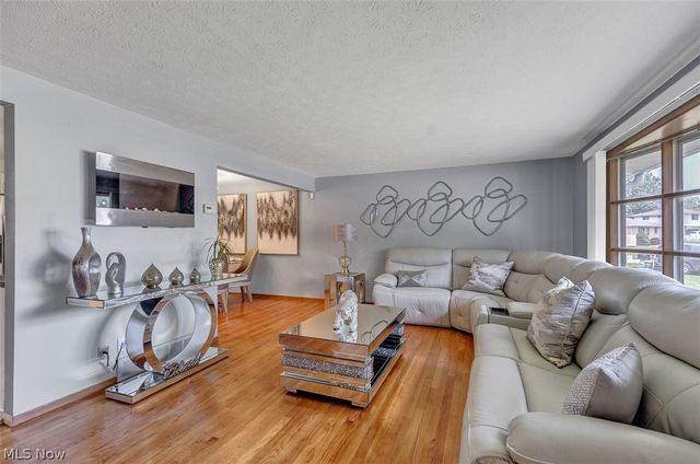 26 Brune Drive, Bedford, OH 44146