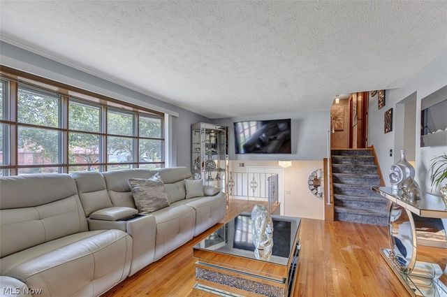 26 Brune Drive, Bedford, OH 44146