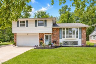 26 Brune Drive, Bedford, OH 44146