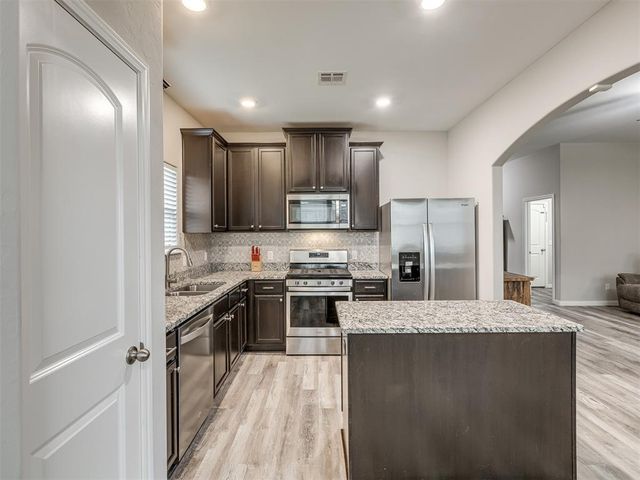 408 E Atlanta Terrace, Mustang, OK 73064