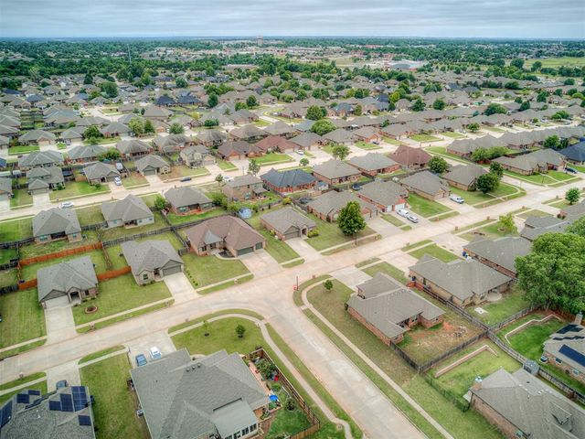 408 E Atlanta Terrace, Mustang, OK 73064