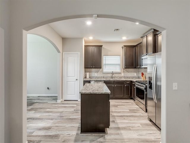 408 E Atlanta Terrace, Mustang, OK 73064