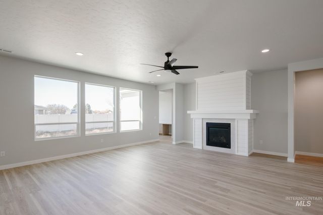3885 E White Plains St, Nampa, ID 83686