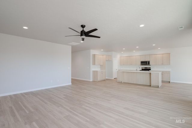 3885 E White Plains St, Nampa, ID 83686