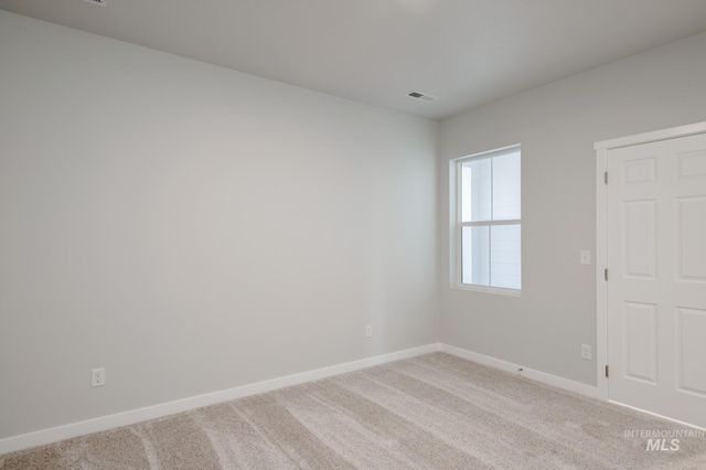 3885 E White Plains St, Nampa, ID 83686