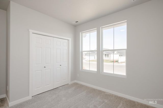 3885 E White Plains St, Nampa, ID 83686