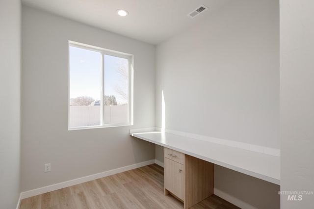 3885 E White Plains St, Nampa, ID 83686