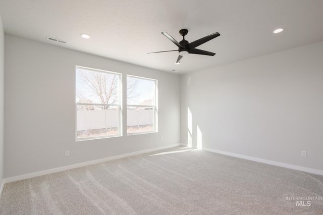 3885 E White Plains St, Nampa, ID 83686