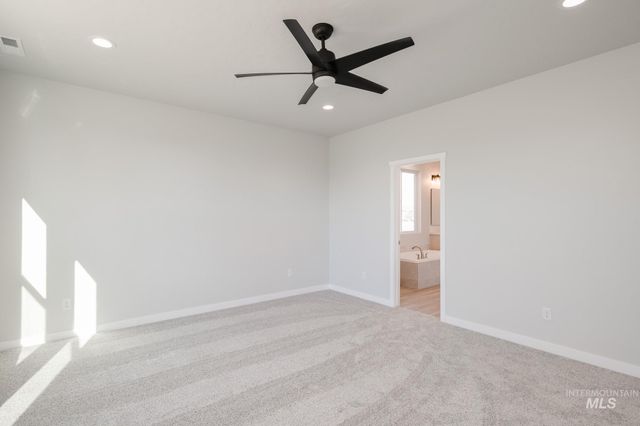 3885 E White Plains St, Nampa, ID 83686