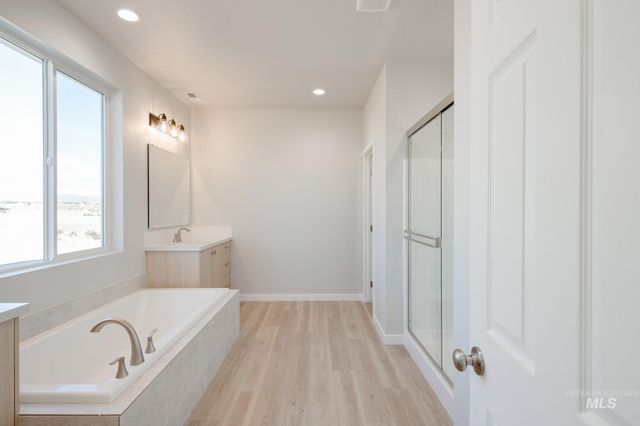 3885 E White Plains St, Nampa, ID 83686