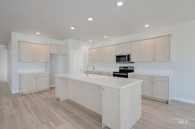 3885 E White Plains St, Nampa, ID 83686