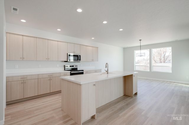 3885 E White Plains St, Nampa, ID 83686