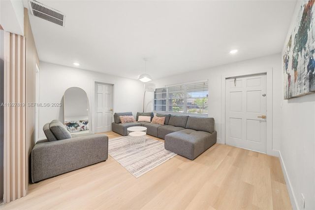 331 NE 42nd Ct, Oakland Park, FL 33334