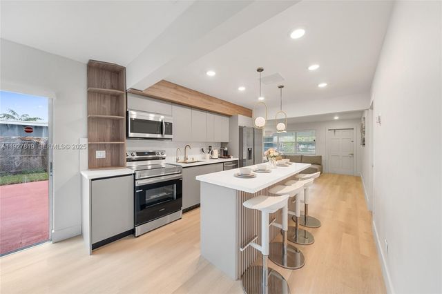 331 NE 42nd Ct, Oakland Park, FL 33334