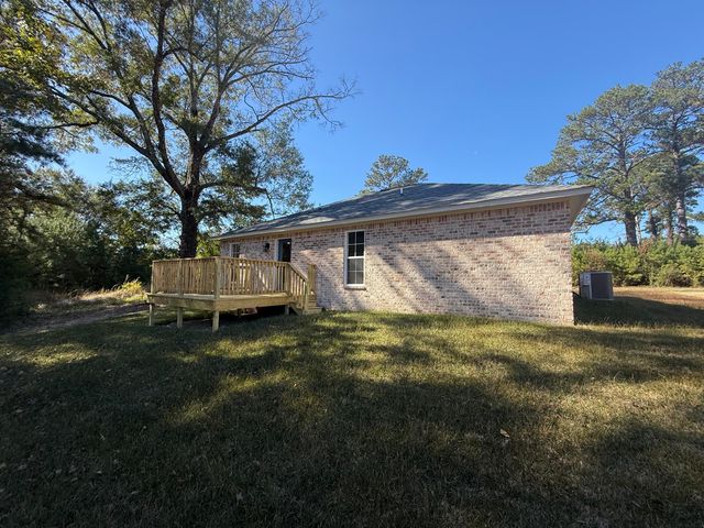 22 Wilks Rd., Columbia, MS 39429