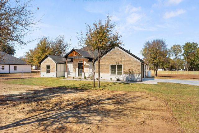 1516 PORTS O CALL Court, Granbury, TX 76048