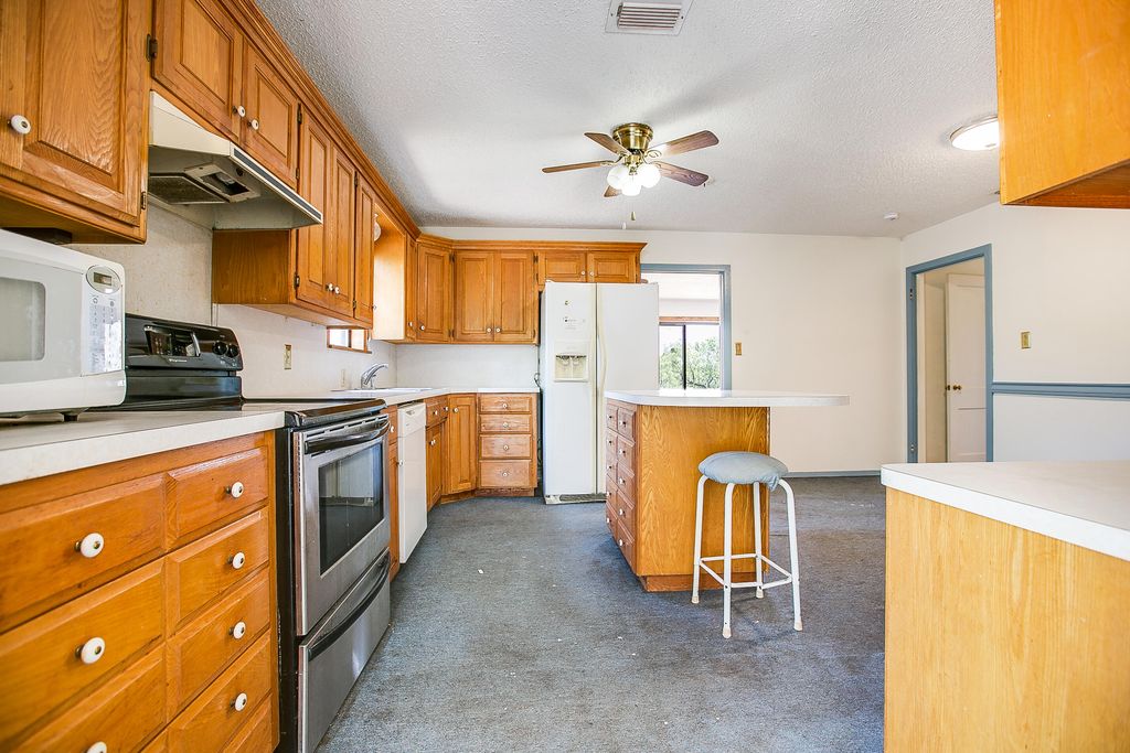 Image 16 of property listing at 1001 Mesquite Street, Bronte, TX 76933