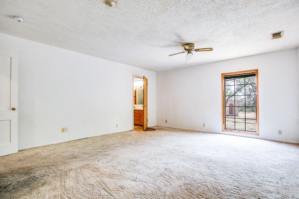 Image 20 of property listing at 1001 Mesquite Street, Bronte, TX 76933
