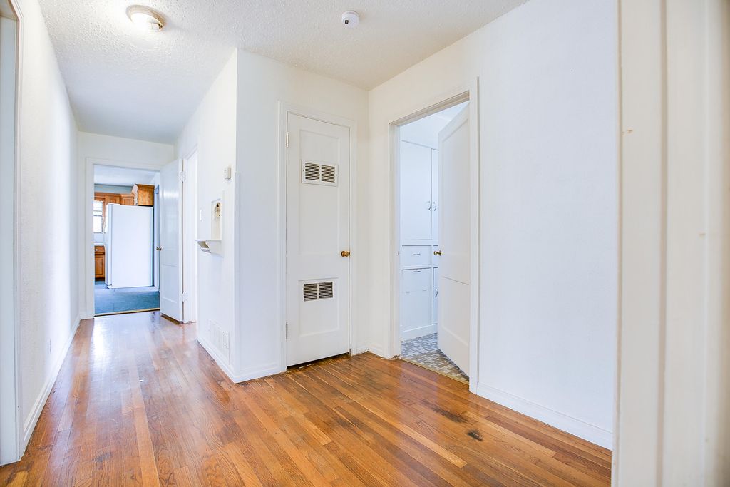 Image 23 of property listing at 1001 Mesquite Street, Bronte, TX 76933