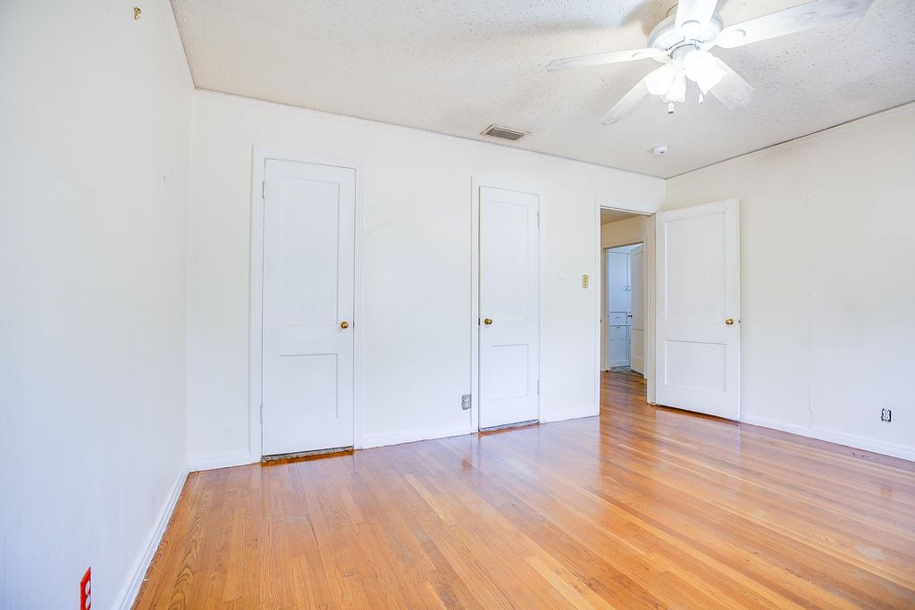 Image 25 of property listing at 1001 Mesquite Street, Bronte, TX 76933
