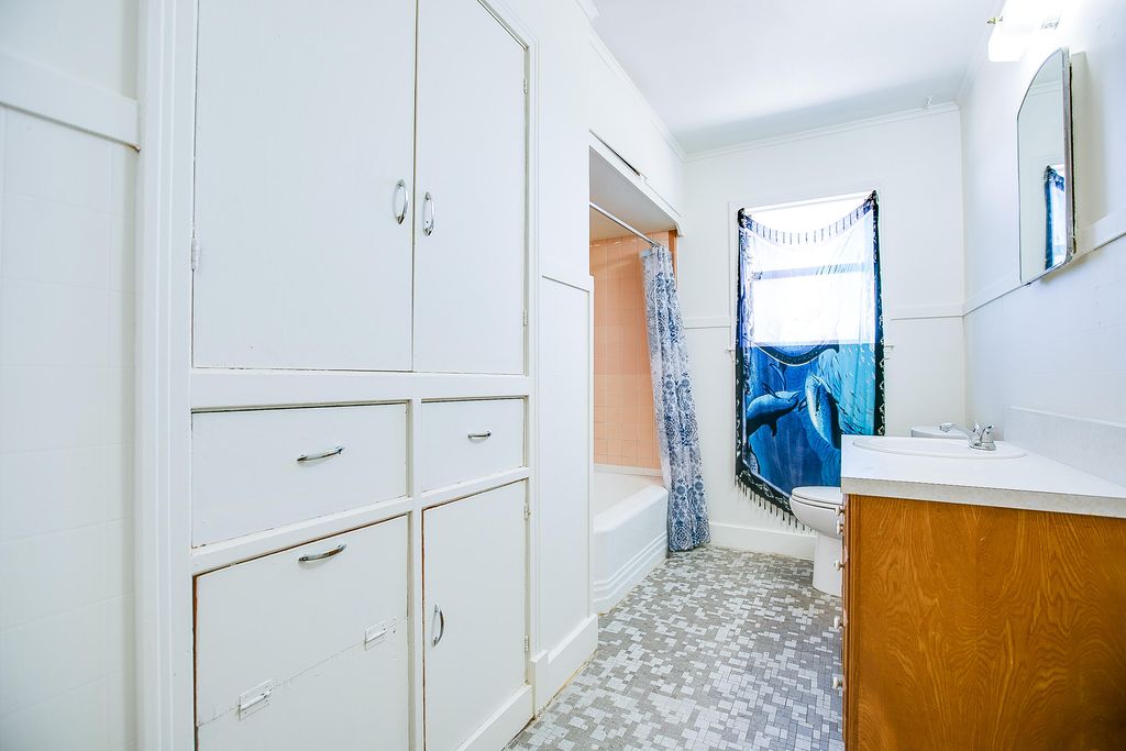 Image 26 of property listing at 1001 Mesquite Street, Bronte, TX 76933