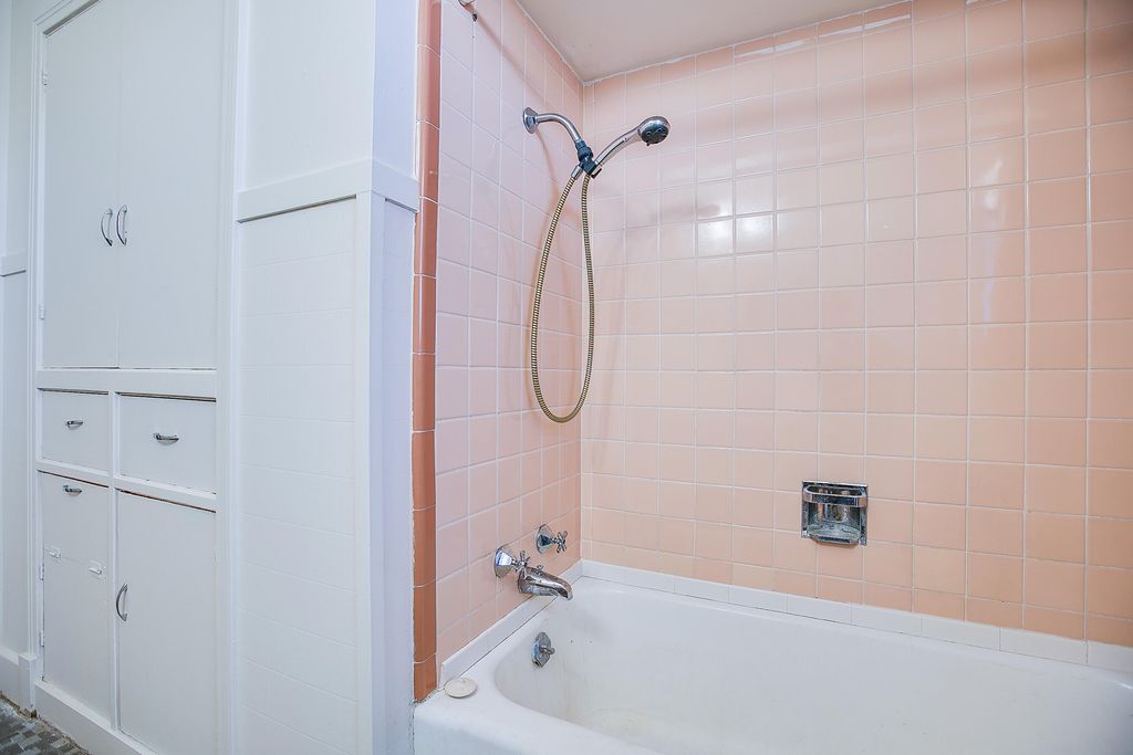 Image 27 of property listing at 1001 Mesquite Street, Bronte, TX 76933