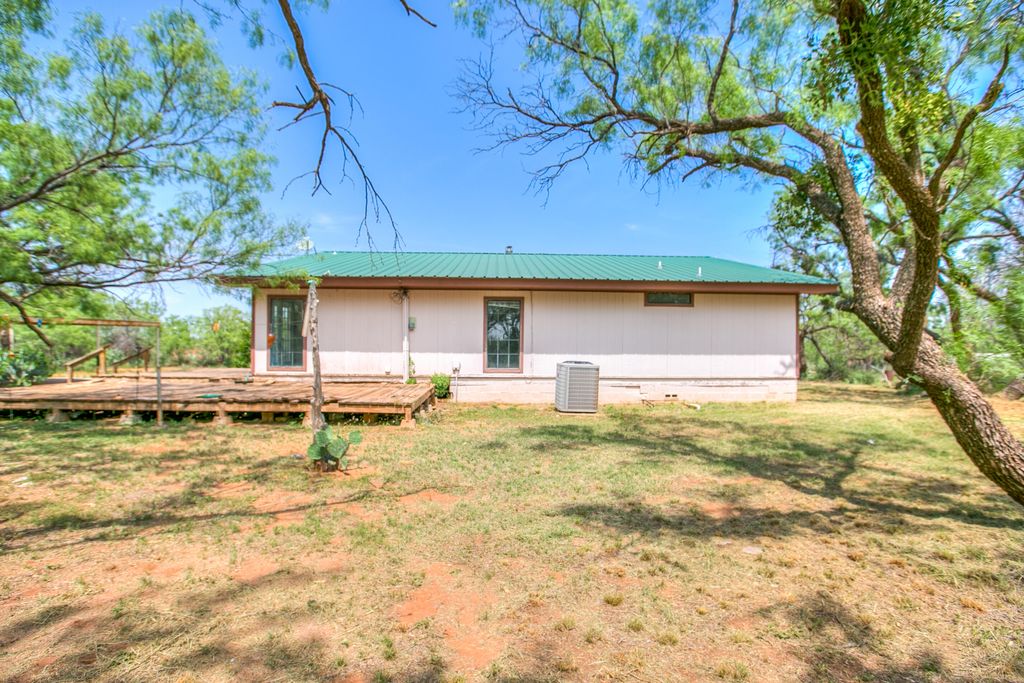 Image 34 of property listing at 1001 Mesquite Street, Bronte, TX 76933