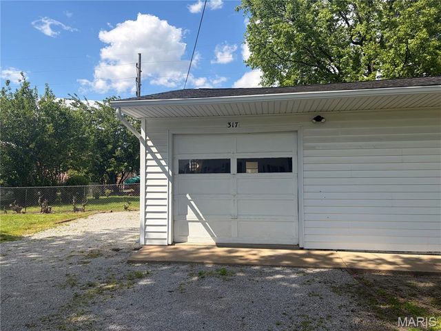 317 E Madison Street, Millstadt, IL 62260
