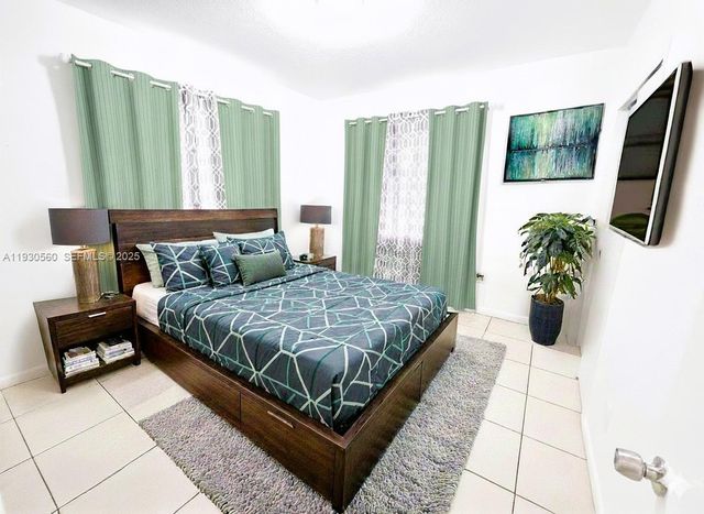 3041 NW 52nd St 0, Miami, FL 33142