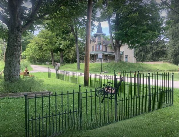 42 Sunnyside Street, Friendship, NY 14739