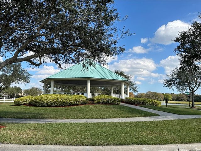 1656 Pointe West Way, Vero Beach, FL 32966