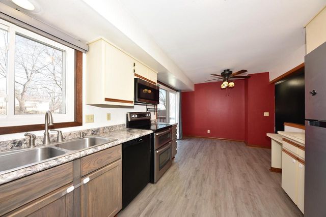 1329 N 11th AVENUE, West Bend, WI 53090