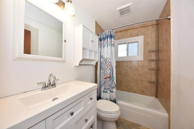 1329 N 11th AVENUE, West Bend, WI 53090