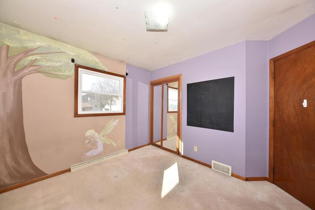 1329 N 11th AVENUE, West Bend, WI 53090