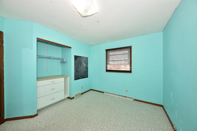 1329 N 11th AVENUE, West Bend, WI 53090