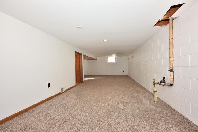 1329 N 11th AVENUE, West Bend, WI 53090