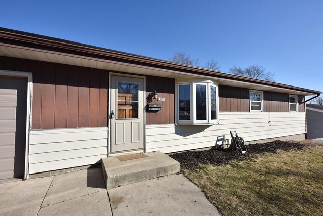 1329 N 11th AVENUE, West Bend, WI 53090