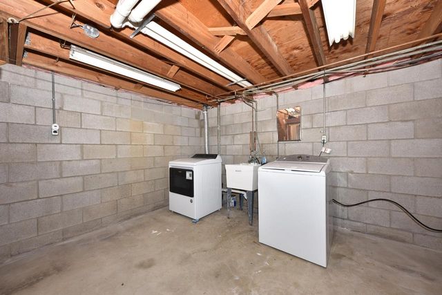 1329 N 11th AVENUE, West Bend, WI 53090