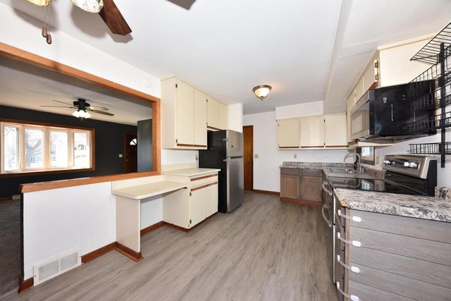 1329 N 11th AVENUE, West Bend, WI 53090