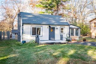 8370 Arlis Street, Commerce Twp, MI 48382