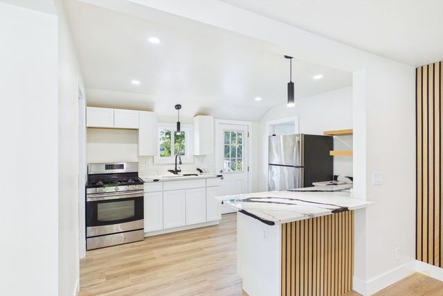 6 Pinehurst Dr, Wareham, MA 02571