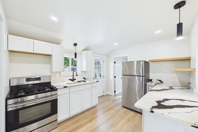6 Pinehurst Dr, Wareham, MA 02571