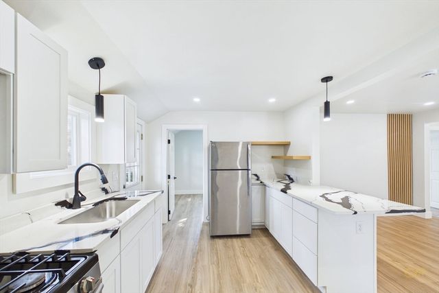 6 Pinehurst Dr, Wareham, MA 02571