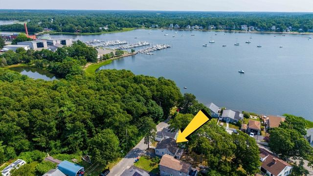 6 Pinehurst Dr, Wareham, MA 02571